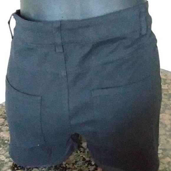 Shorts - Picture 2 of 7